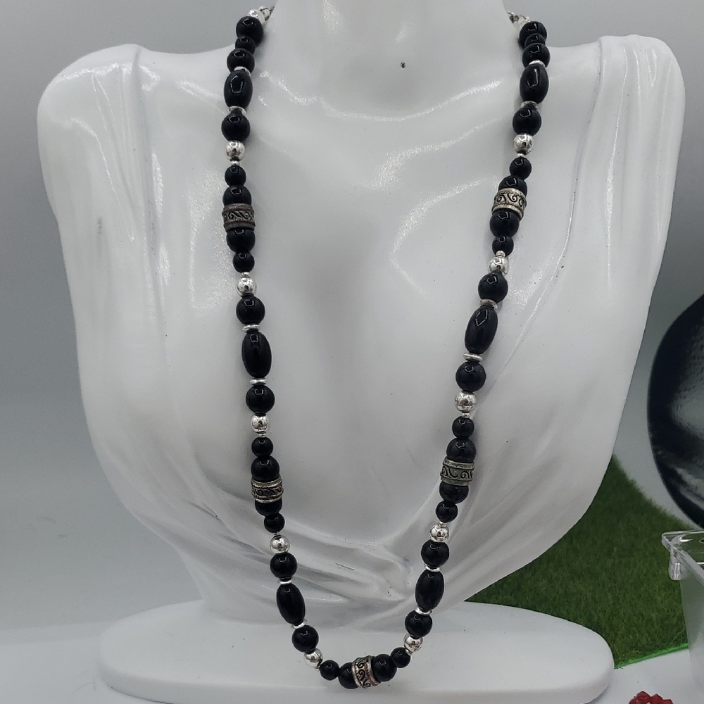 Elegant Black Beaded Necklace 22 Inch N3836